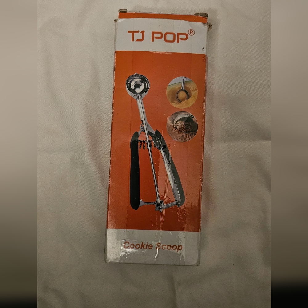 Cookie, ice cream scooper